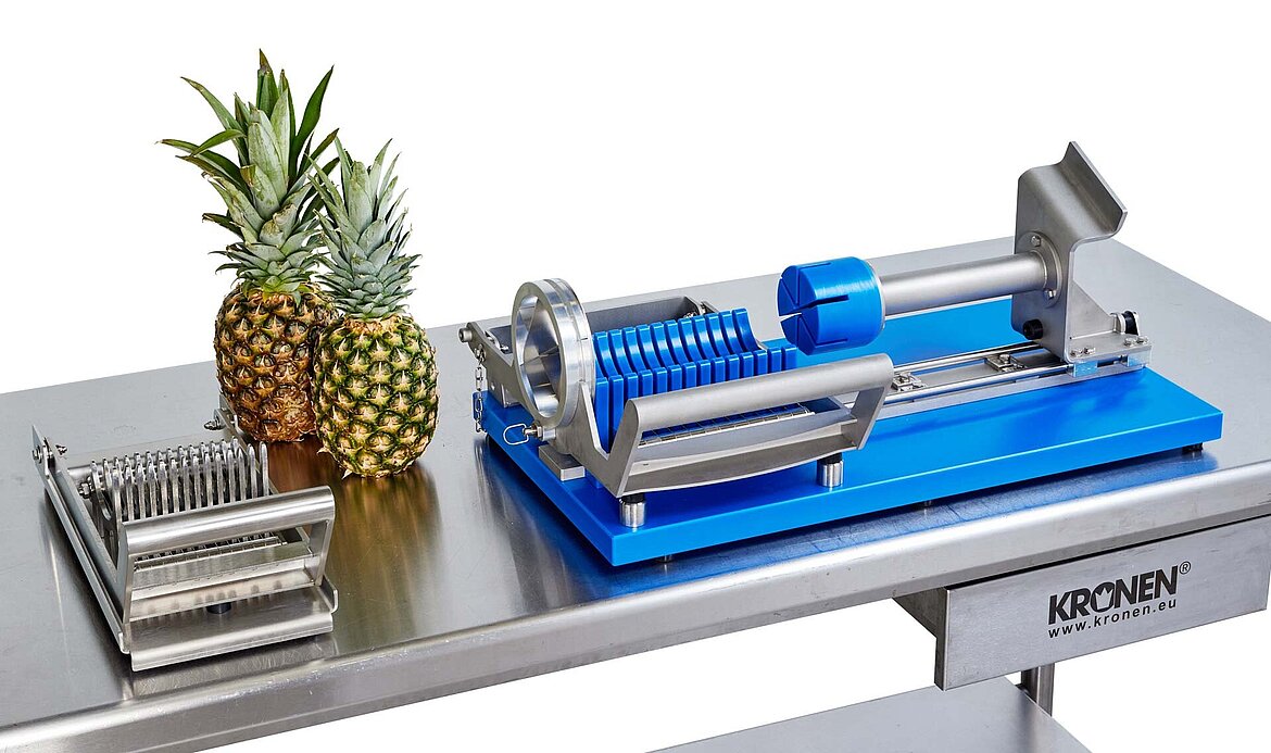 Nouvelle machine pour la transformation manuelle des ananas : le coupe  ananas MPC 100 manuel de KRONEN