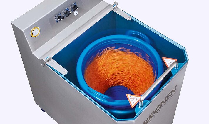 Las centrifugadoras de vegetales y lechuga KS garantizan el centrifugado cuidadoso de hortalizas como, por ejemplo, bastoncitos de zanahorias