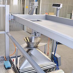 The weighing platform KWT 16 from KRONEN is easy to clean thanks to its great accessibility and smooth surfaces.